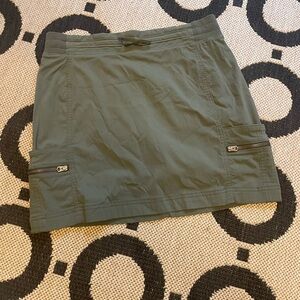 Athleta Trekki Mid Rise Skirt